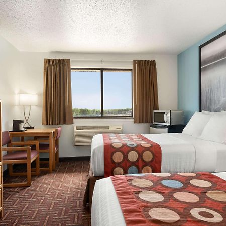 Super 8 By Wyndham Eveleth Exterior foto