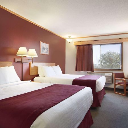 Super 8 By Wyndham Eveleth Exterior foto