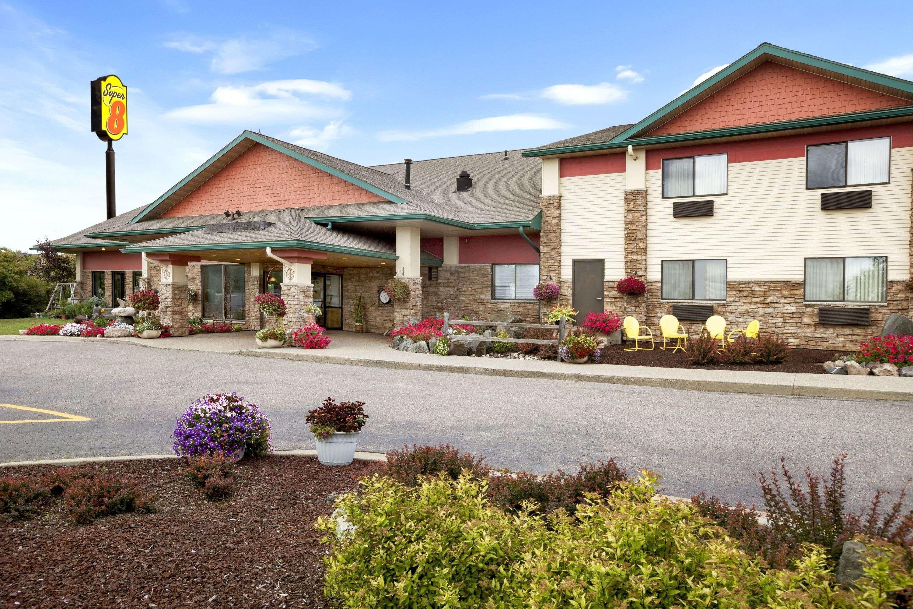 Super 8 By Wyndham Eveleth Exterior foto